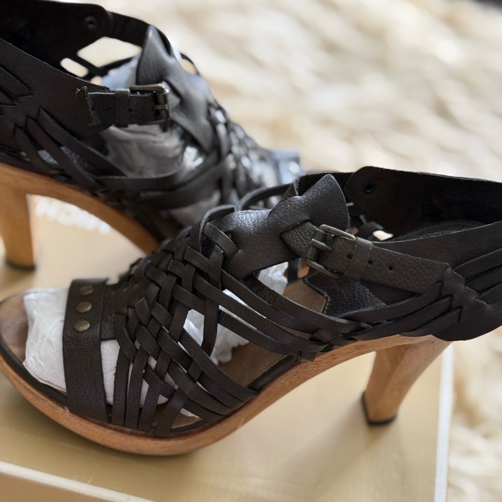 Micheal Kors wooden SLINGBACK heel huarache style leather peeptoe platform.